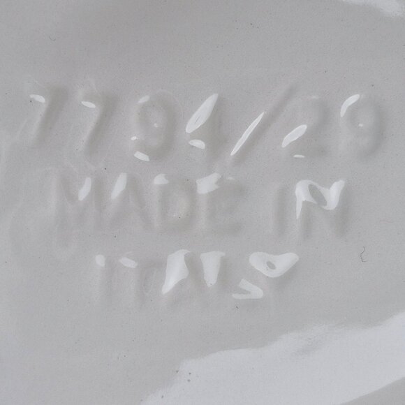 Heart Shaped Glazed Ceramic Plate with Embossed Cherubs - Picture 12 of 16